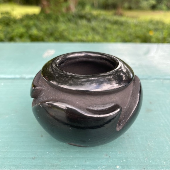 Vintage Santa Clara Pueblo Pottery by Anita L. Suazo Carved Blackware - Picture 5 of 9